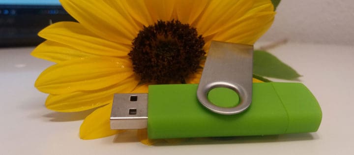 How to install Windows 10 from USB drive